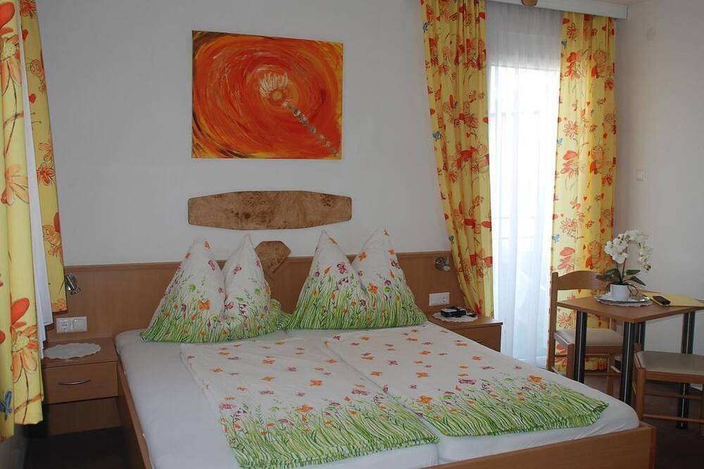 Dreibettzimmer, Balkon, Seeblick Ost - Pension Agnes in Karawanken und Bachergebirge, Sankt Kanzian am Klopeiner See
