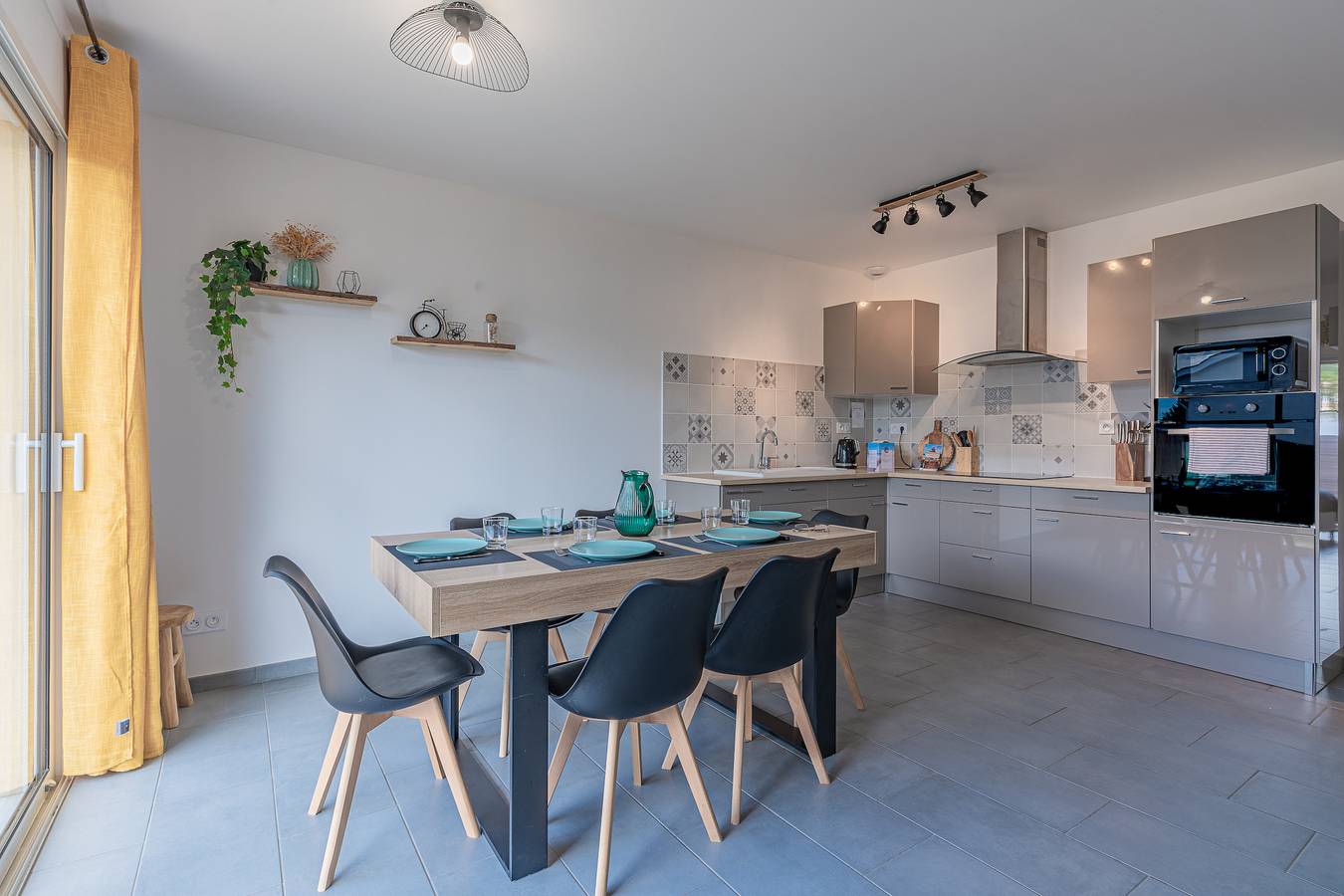 Casa de vacaciones 'La P'tite Maison De Charlotte' con terraza privada, Wi-Fi y aire acondicionado in Cissac-Médoc, Lesparre-Médoc region