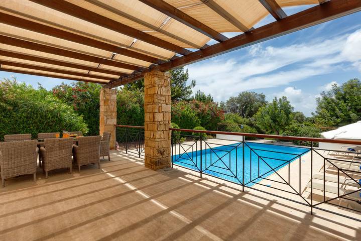 Villa for 6 people, with children pool and garden as well as pool in Aphrodite Hills