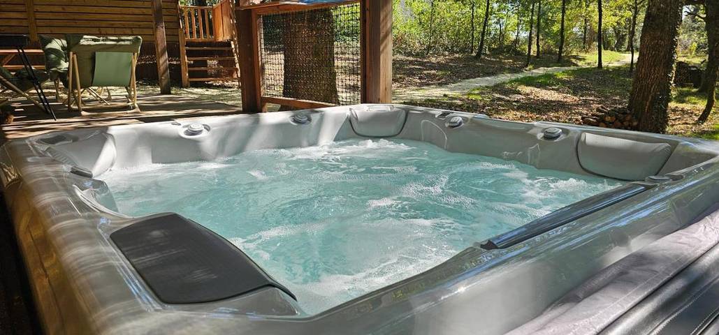 Gîte pour 2 personnes, avec jardin et jacuzzi à Saint-André-de-Double