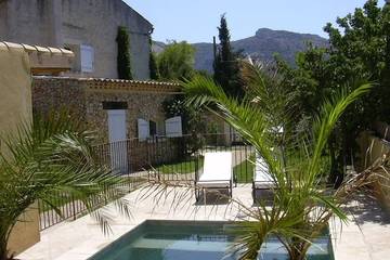 Gîte pour 4 personnes, avec jardin et terrasse à Taillades
