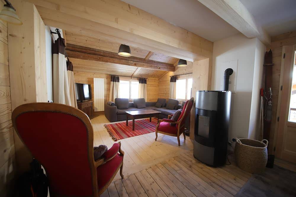 Chalet in mountain hamlet near La Clusaz and Le Grand Bornand in Les Villards-sur-Thônes, Annecy region