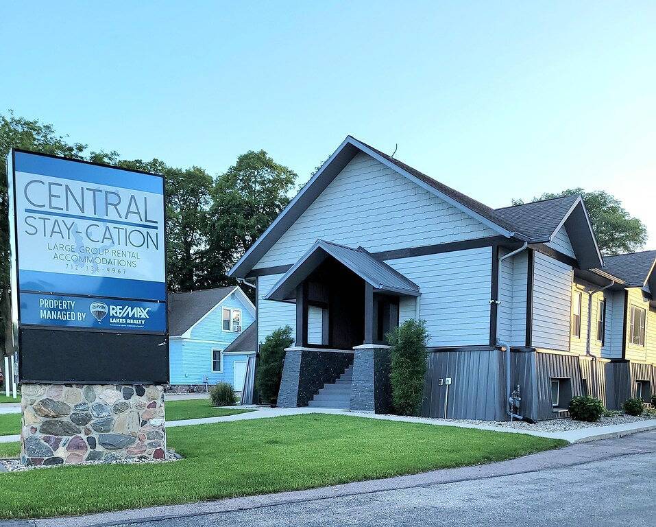 14 Schlafzimmer Super Lage !! Central Staycation Large Groups bietet Platz für bis zu 32 Personen in Arnolds Park, Dickinson County