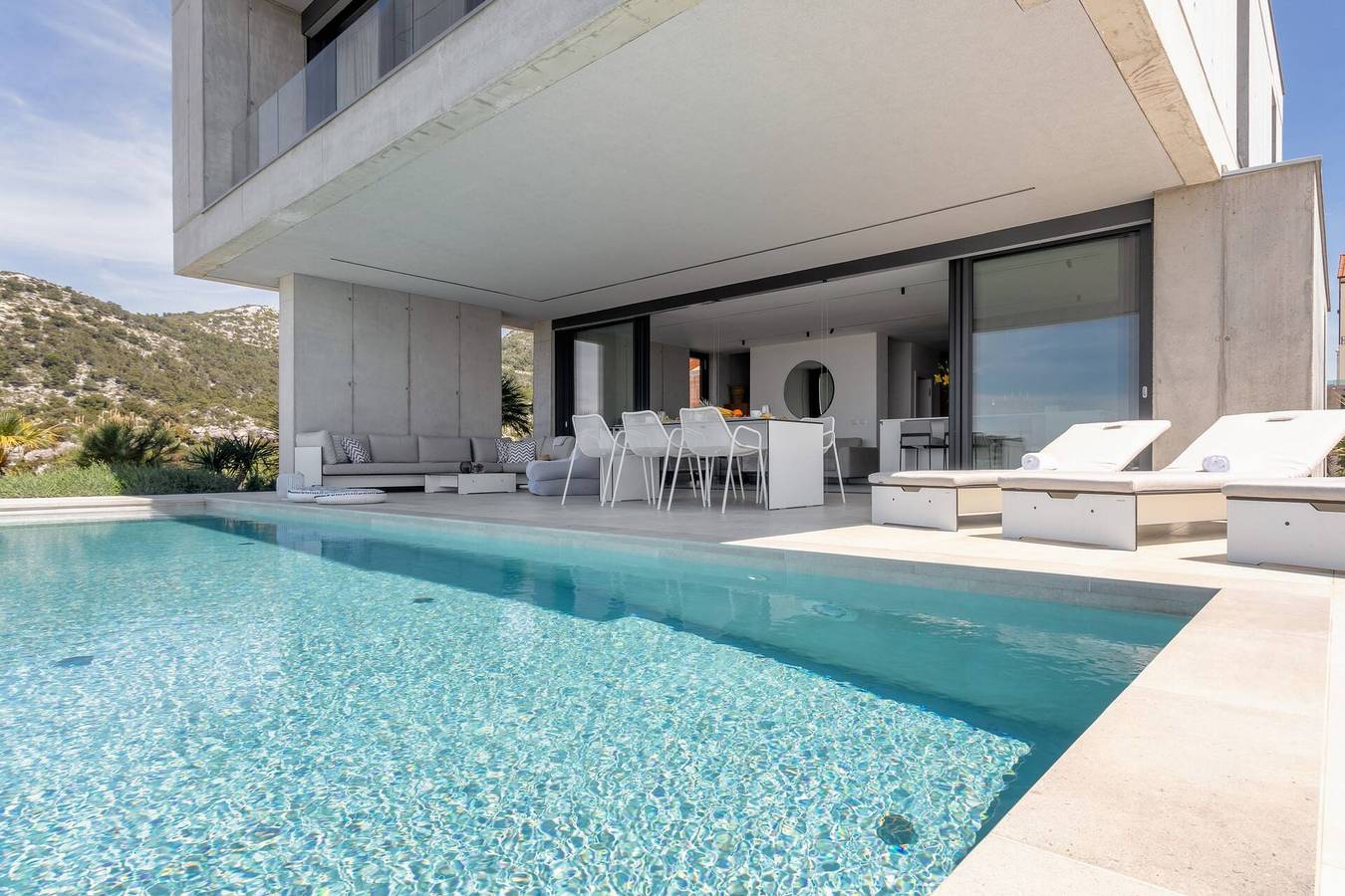 Villa Infinity Residence con piscina a sfioro, vista mare, cucina all'aperto e barbecue. in Lesina (Croazia), Isola di Lesina