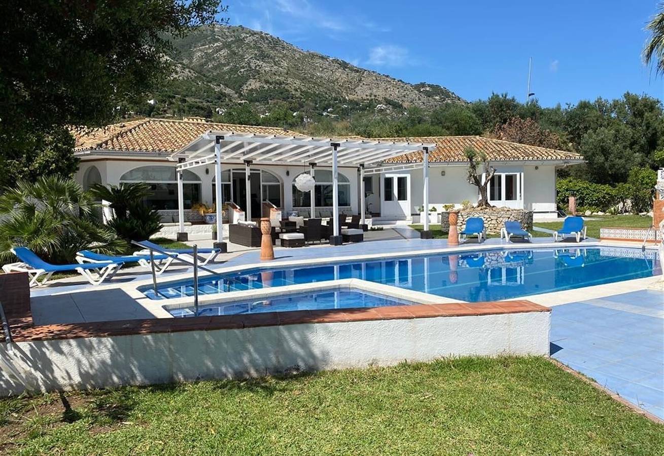 Casa Harriet con piscina, terraza y Wifi in Mijas, Costa del Sol