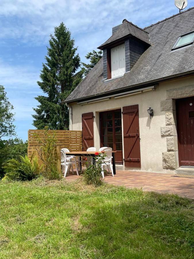 Location de vacances pour 10 personnes, avec vue et jardin à Lanvallay - 2