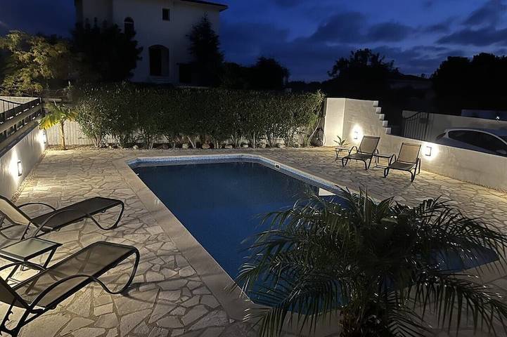 Location de vacances pour 4 personnes, avec jardin et balcon dans Πισσούρι - 4