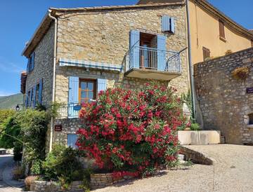 Gîte pour 4 personnes, avec balcon/terrasse à Villeperdrix