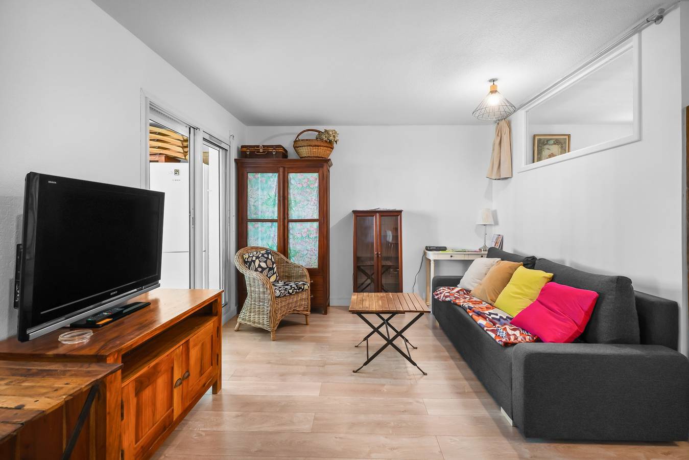 Apartamento inteiro, Apartamento "Bonito T3 em condomínio arborizado" com piscina partilhada, varanda e Wi-Fi in La Coudoulière, Six-Fours-les-Plages