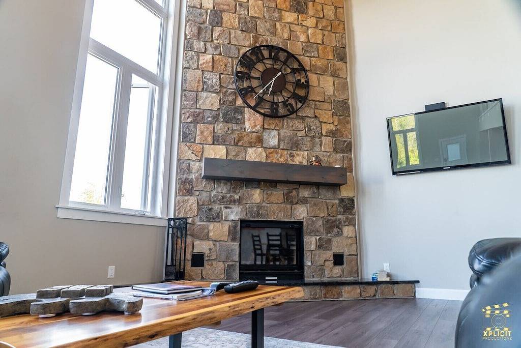 Tobermory Lake Front (Huron) Brandneues Gebäude! in Tobermory (Ontario)