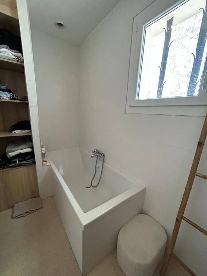 Location de vacances pour 8 personnes, avec terrasse ainsi que piscine et jardin dans Le Triadou - 3