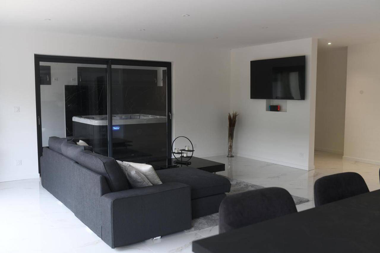 One-Bedroom Villa in Sampans, Jura