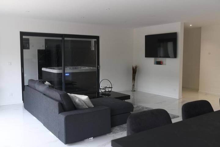 Location de vacances pour 2 personnes, avec jardin ainsi que vue et terrasse à Sampans - 4