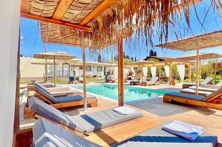 Villa voor 16 personen, met tuin en balkon in Sidari