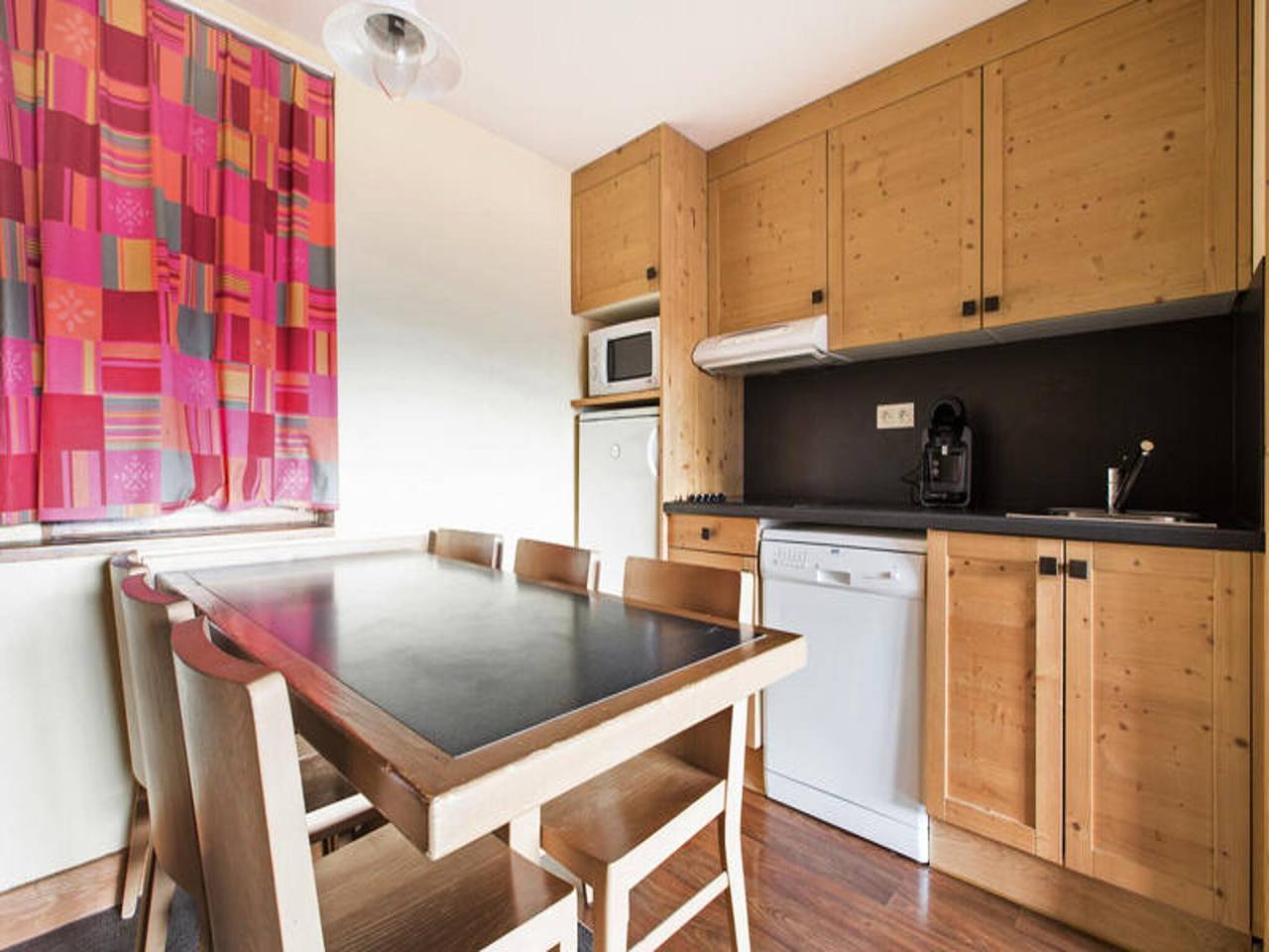 Entire apartment, Apartment in Alpe d'Huez with Ski Access in Huez, Écrins National Park