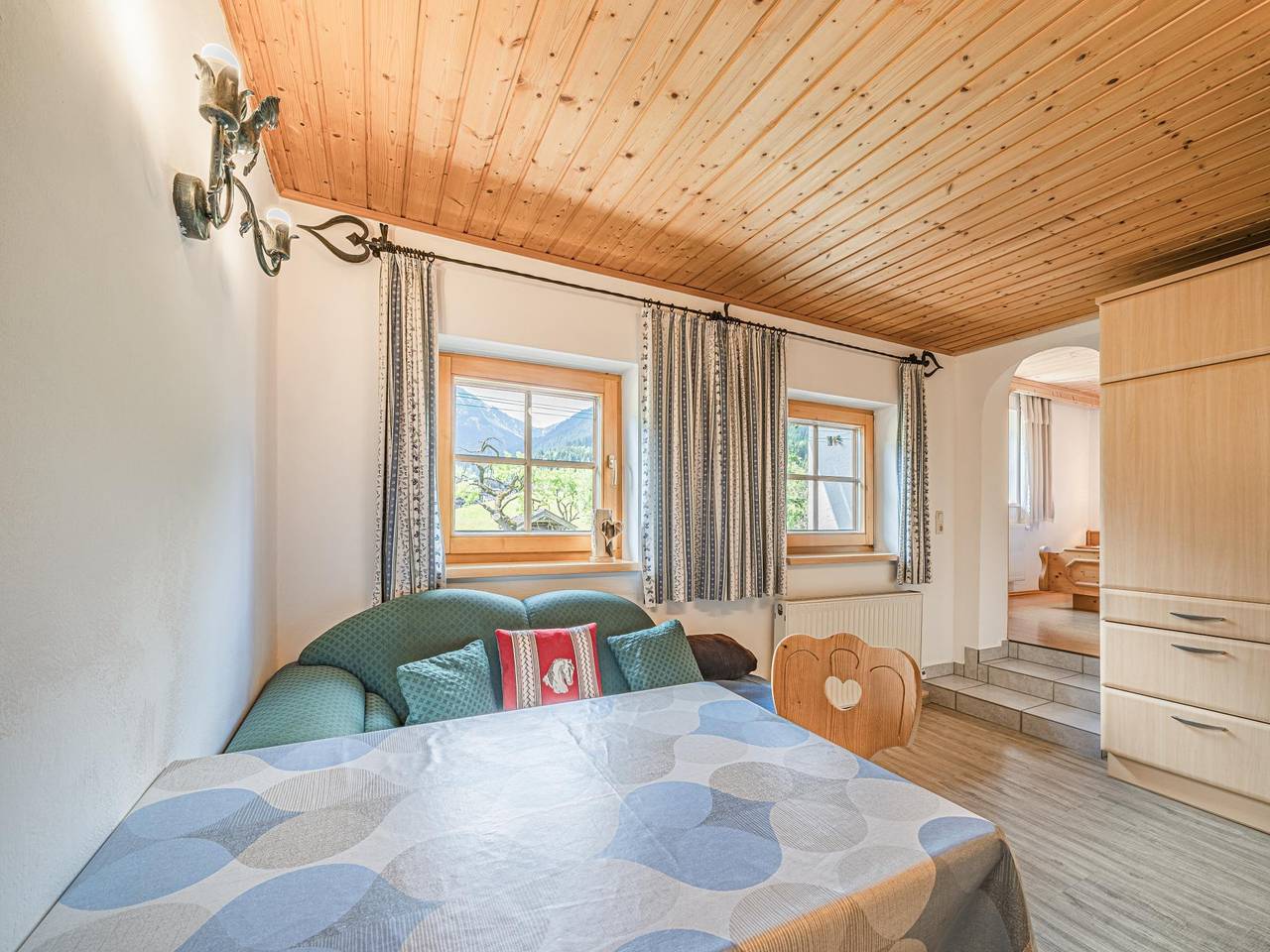 Geheel appartement, Vakantiewoning met balkon op boerderij in Brixen im Thale, Kaisergebirge