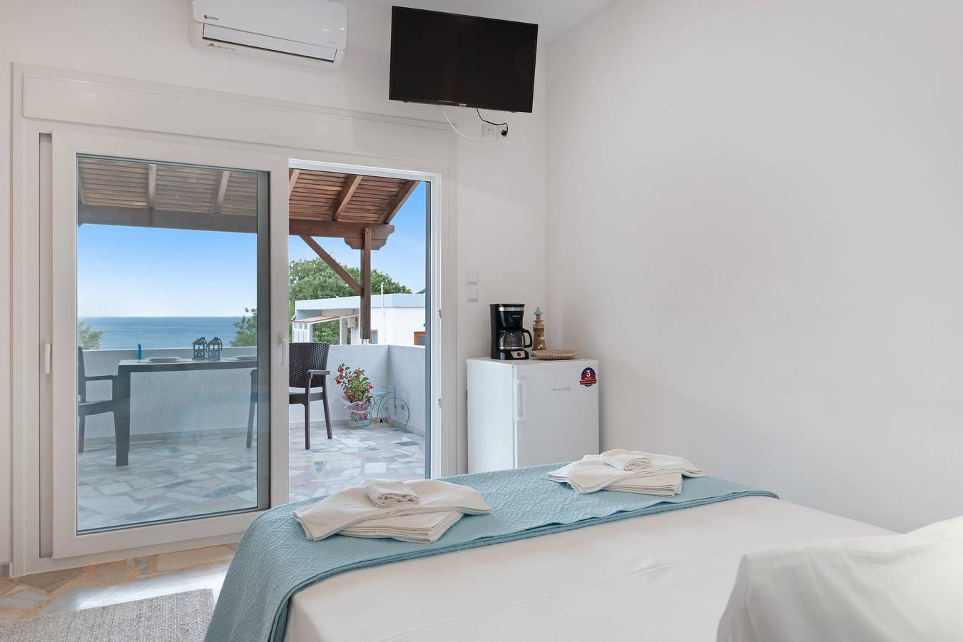 Entire apartment, Apartment 'Double Studio No 8' with Balcony, Wi-Fi and Air Conditioning in Panormos, Kalymnos