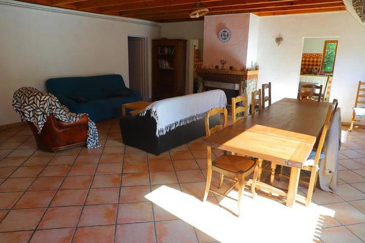 Location de vacances pour 14 personnes, avec jardin et vue, animaux acceptés à Chastreix - 3