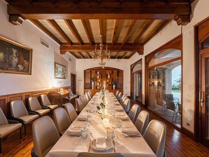 Location de vacances pour 24 personnes, avec vue ainsi que jardin et piscine à Cabrils - 4