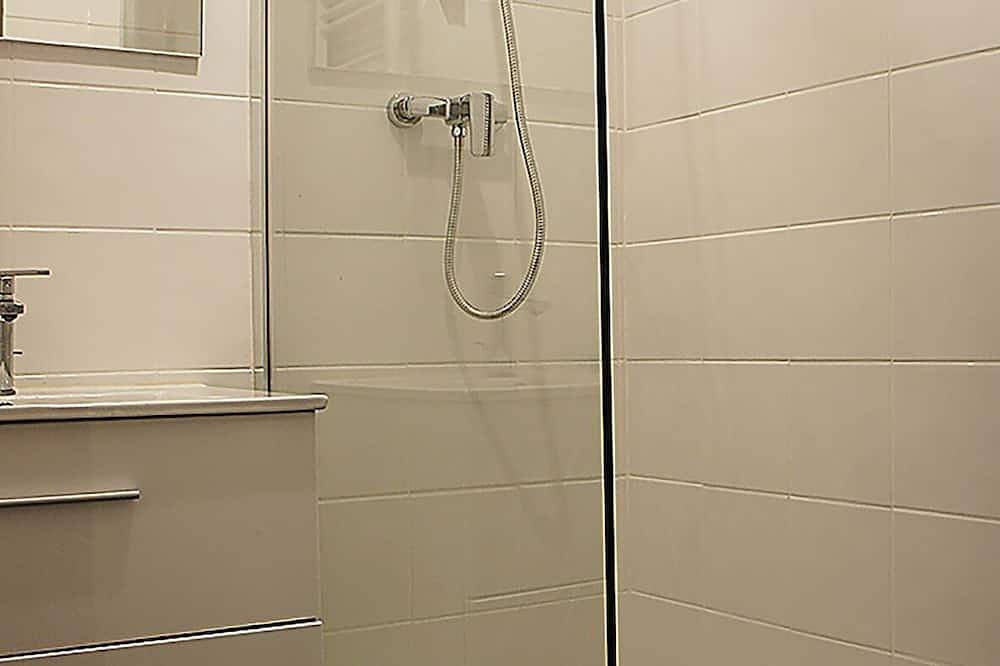 Appartement entier, T1 de 36 m2 dans un cadre verdoyant, très lumineux, entièrement rénové in Poitiers, Vienne (France)