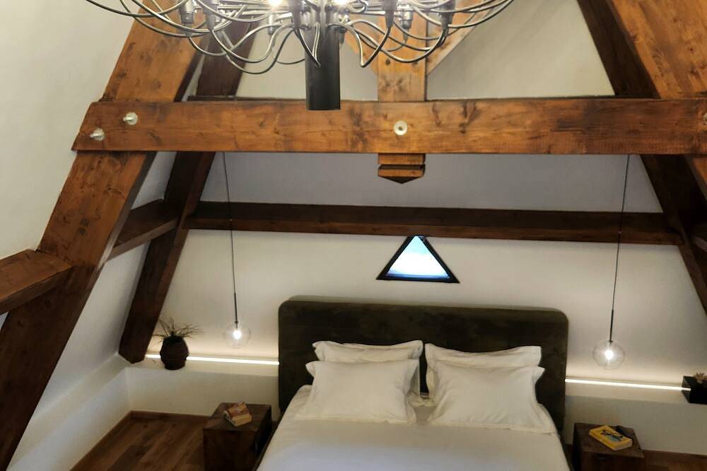 Vue sur Le Vallon - 3 bedroom luxury Gite with heated pool near Sarlat & Beynac in Castelnaud-la-Chapelle, Périgord Noir