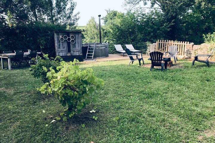 Location de vacances pour 4 personnes, avec jacuzzi et jardin à Puisseguin