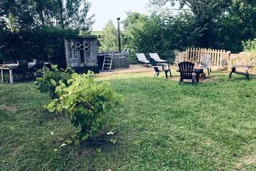 Gîte pour 4 personnes, avec jardin et jacuzzi à Puisseguin