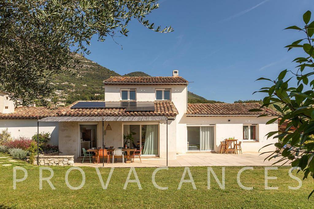 Villa with large pool in St. Jeannet in Saint-Jeannet, Region de Cannes