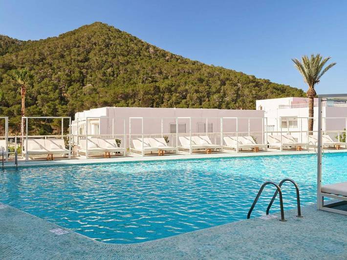 Hôtel pour 3 personnes, avec piscine et terrasse, animaux acceptés à Cala Llonga - 2
