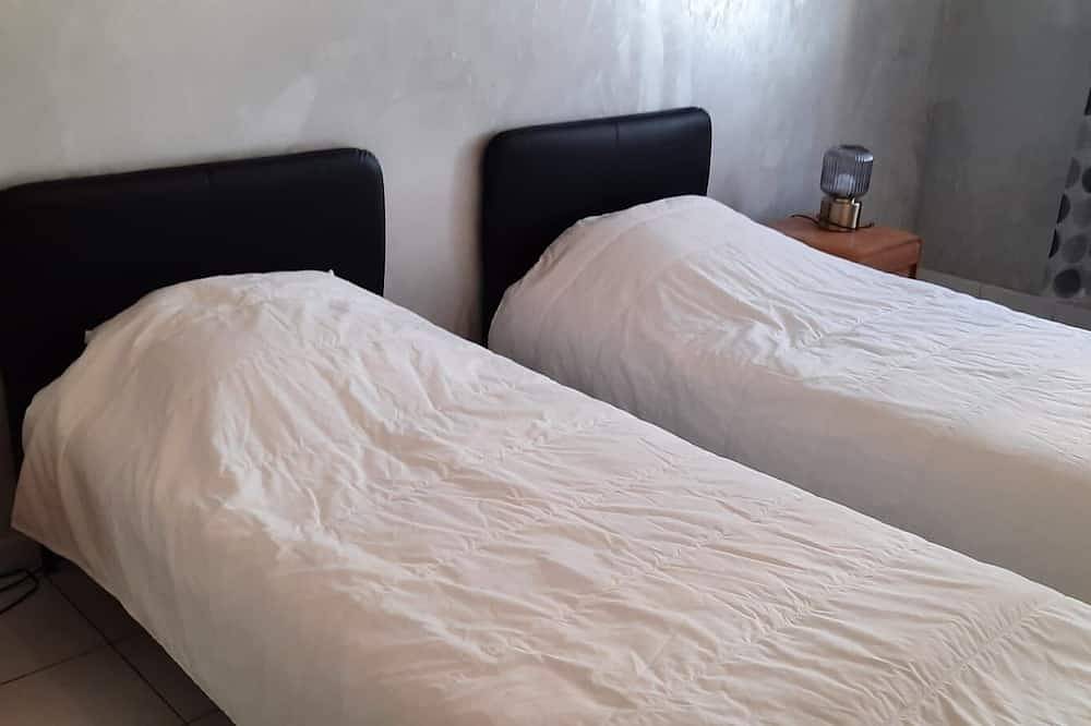 Entire apartment, Apartment on the Monaco border a few minutes' walk from the beaches in Beausoleil, Nice region