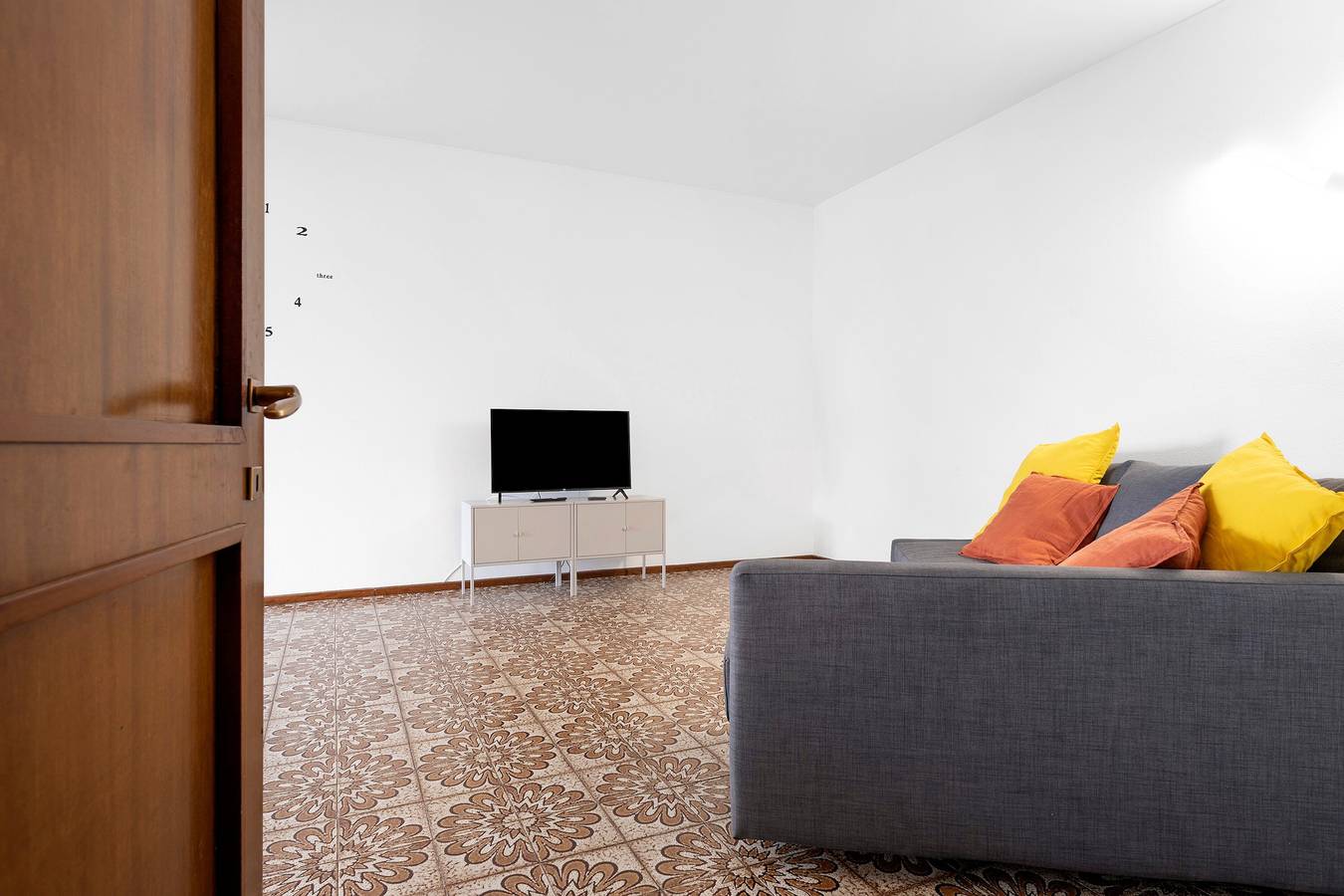Ganze Wohnung, Apartment „L'Oca Del Lago Lakeview“ mit Seeblick, privater Terrasse und Wlan in Laveno, Laveno-Mombello