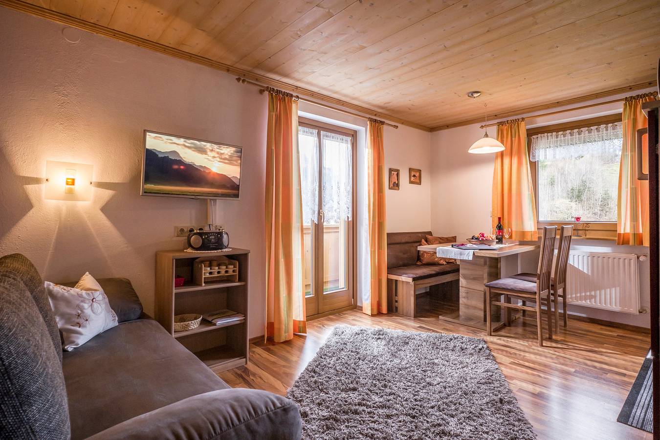 Geheel vakantieappartement, Vakantieappartement voor 3 personen met sauna in Finkenberg, Zillertaler Alpen