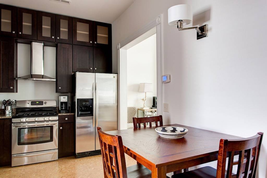 Ganze Wohnung, 1 Schlafzimmer, 2 Badezimmer, für maximal 4 Personen in Albemarle County