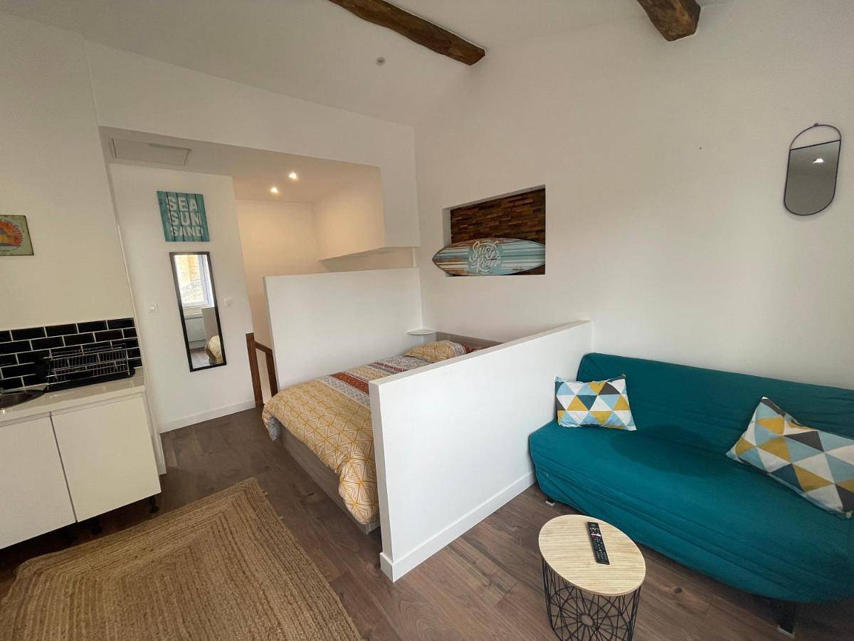 Appartement entier, Apartment with Shower in Niort, Région de Niort