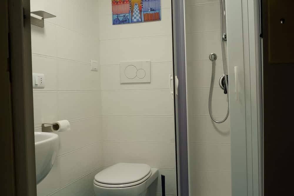 Apartamento entero, Apartamento entero | Wifi gratis | Mobiliario de estilo marinero. in Carbonara di Bari, Bari
