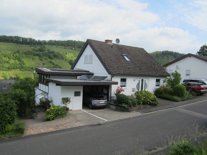 Ferienwohnung für 2 Personen, mit Terrasse und Garten sowie Ausblick in Bullay
