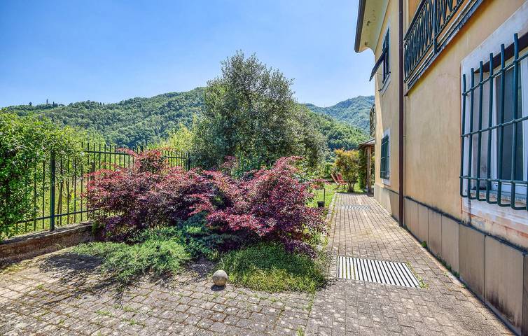 Accogliente appartamento con terrazza, parcheggio e campo da bocce - vicino alla Bella Napoli e al centro città in Pianezza (Cicagna), Cicagna