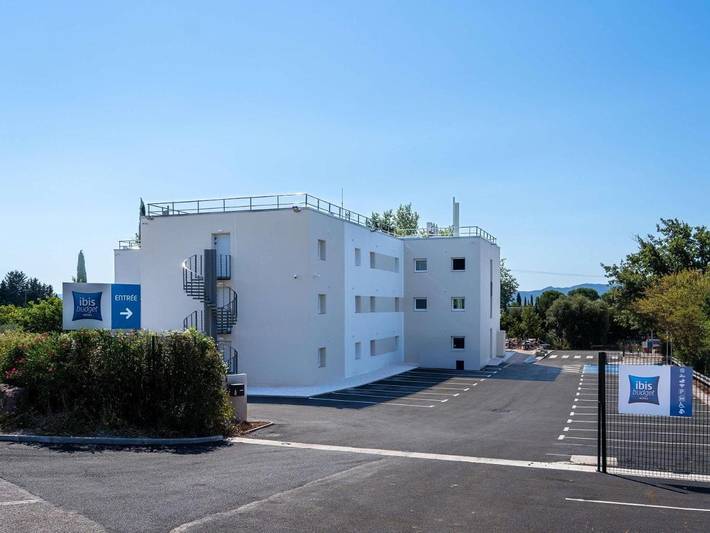 Hôtel pour 2 personnes, avec Terrasse ainsi que Jardin et Piscine à Le Cannet-des-Maures - 3