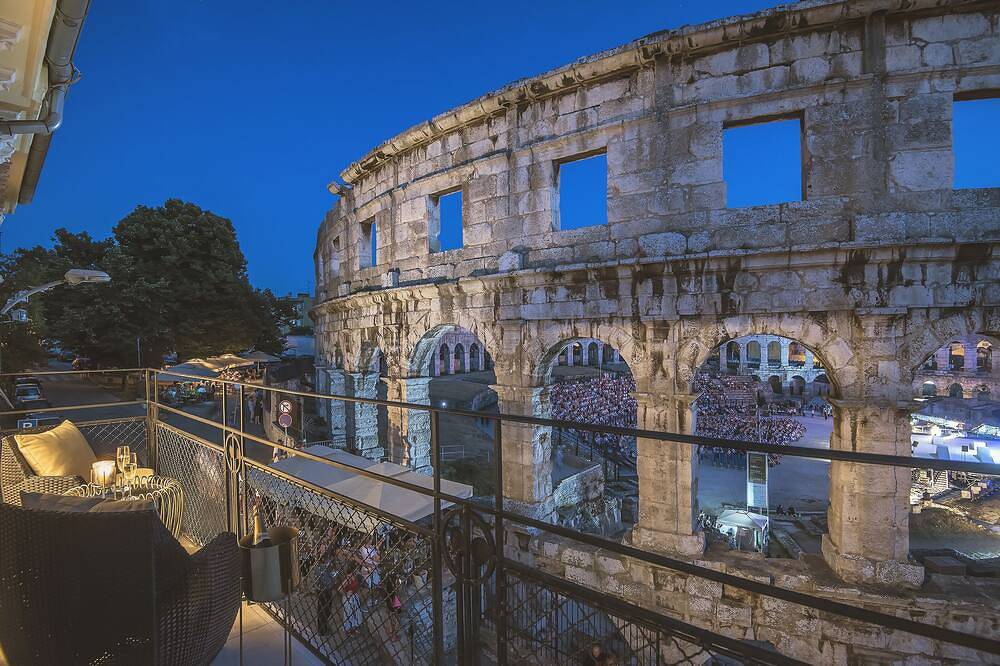 Entire apartment, Arena & Seaview Luxury Residence in Pula-Medulin, Pula