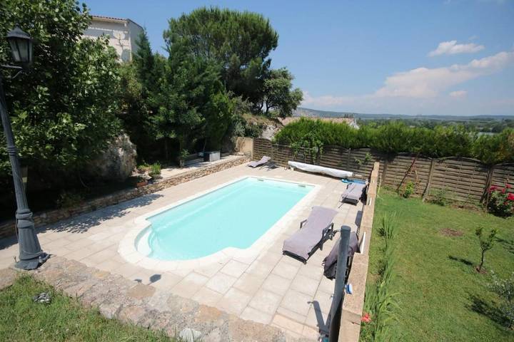 Location de vacances pour 6 personnes, avec Terrasse ainsi que Jardin et Piscine à Saint-Étienne-des-Sorts
