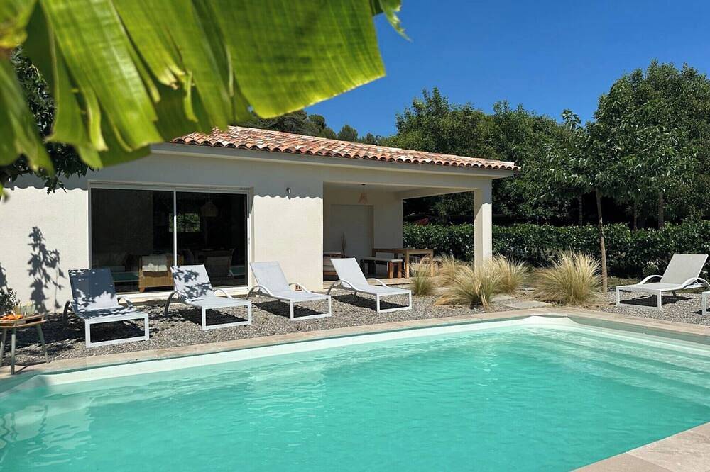 Villa Neuve Piscine Privée, au Calme à la Campagne, Clôturée, Clim, 8 Pers, 4 ch in Salernes, Region de Draguignan