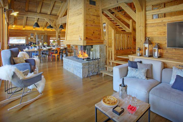 Gîte pour 15 personnes, avec Balcon et Terrasse ainsi que Jardin et Sauna à Les Villards-sur-Thônes
