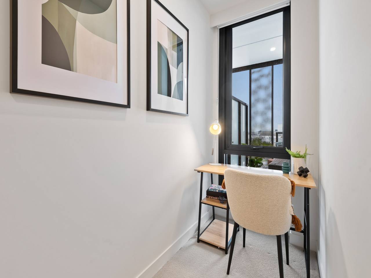 Entire apartment, Contemporary 2-Bed Haven with Swimming Pool in Monash City, Melbourne