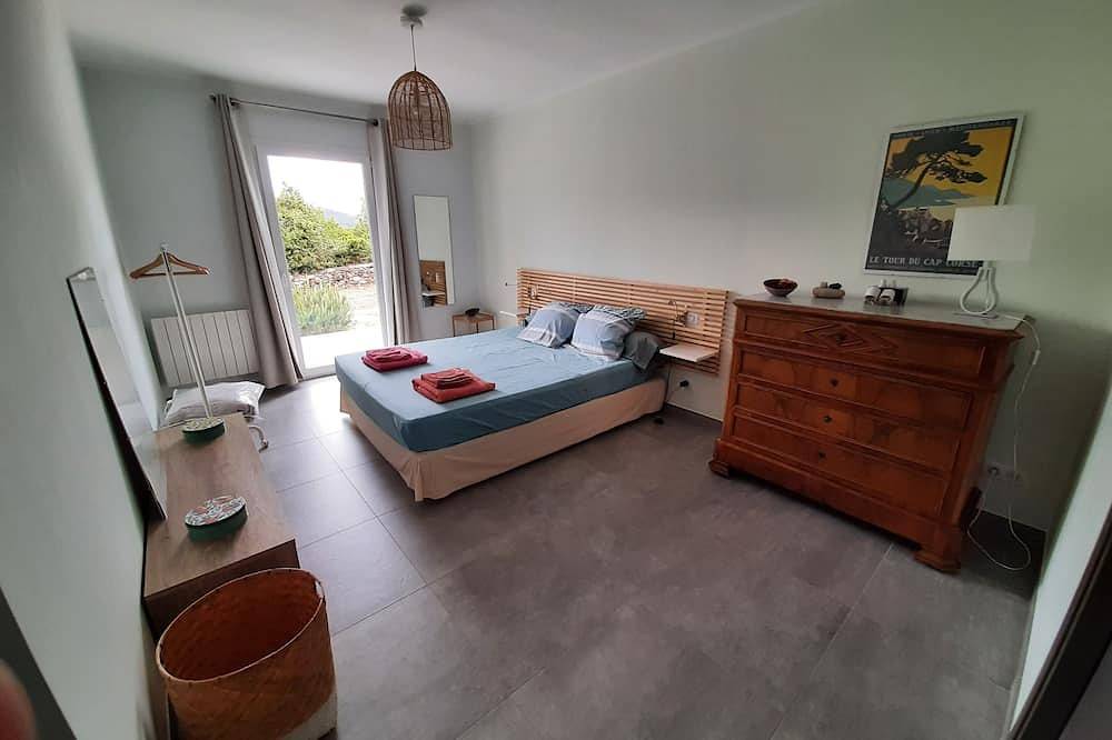 Air-conditioned house with garden close to beaches in Farinole, Calvi region