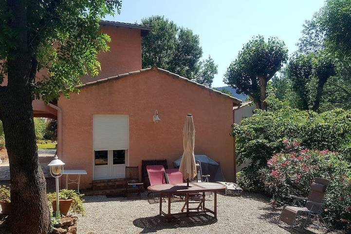 Gîte pour 4 personnes, avec jardin et terrasse