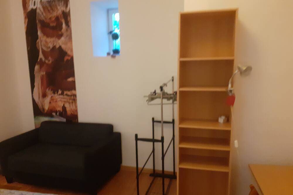 Entire apartment, Small rental close to town center in Cahors, Lot