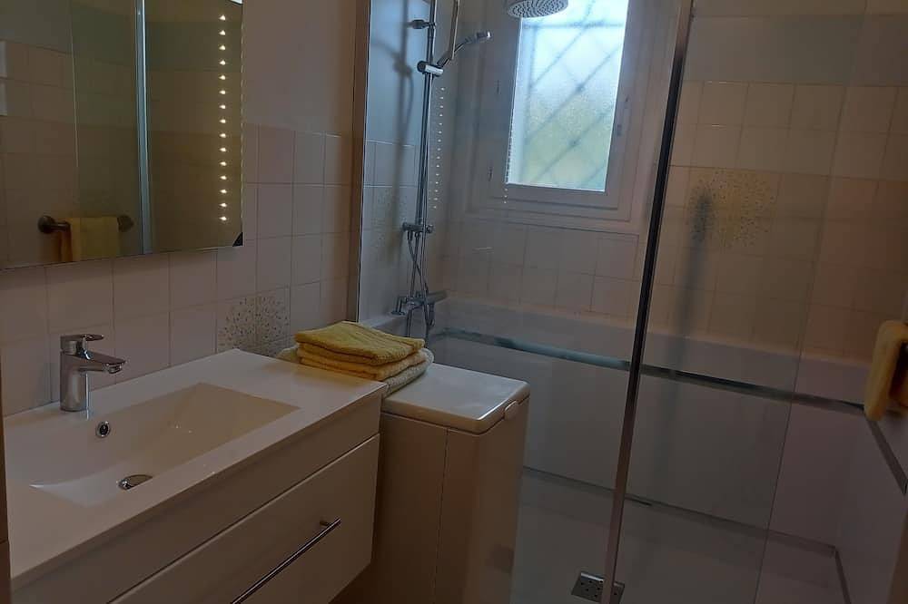 St Raphael Garden Villa very nice and quiet close to the beaches and Centre in Saint-Raphaël, Massif de l'Esterel