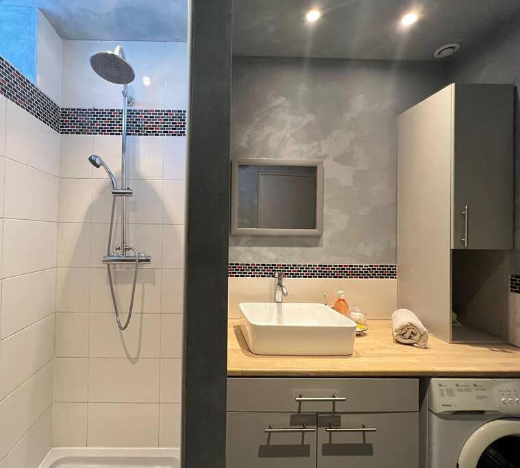 Appartement entier, One-Bedroom Apartment in Chomérac, Privas (arrondissement)