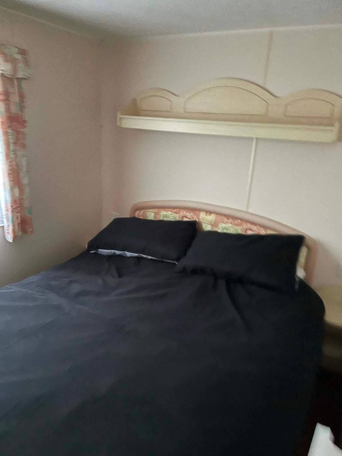 Coastfield Park 3-Bed Cabin Sleeps 8 w/ Parking in Ingoldmells, Lincolnshire