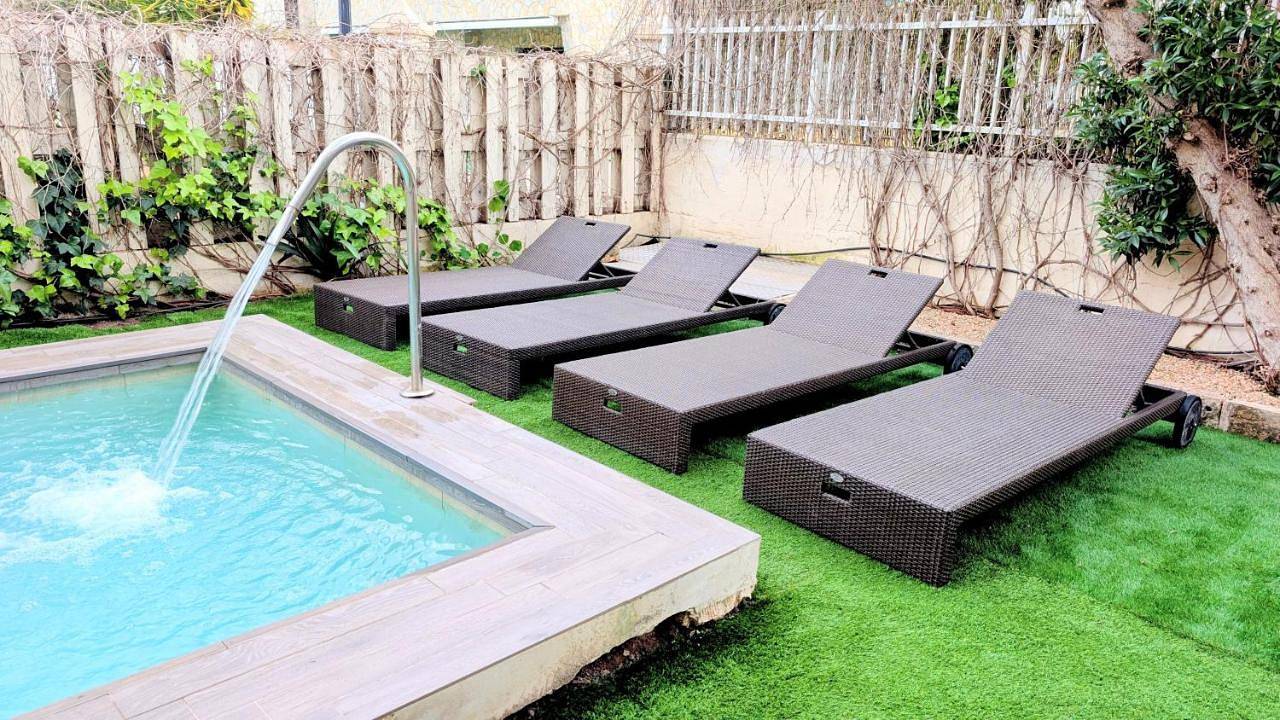 Appartement entier, Villa with Private Pool in Playa de Muro, Muro